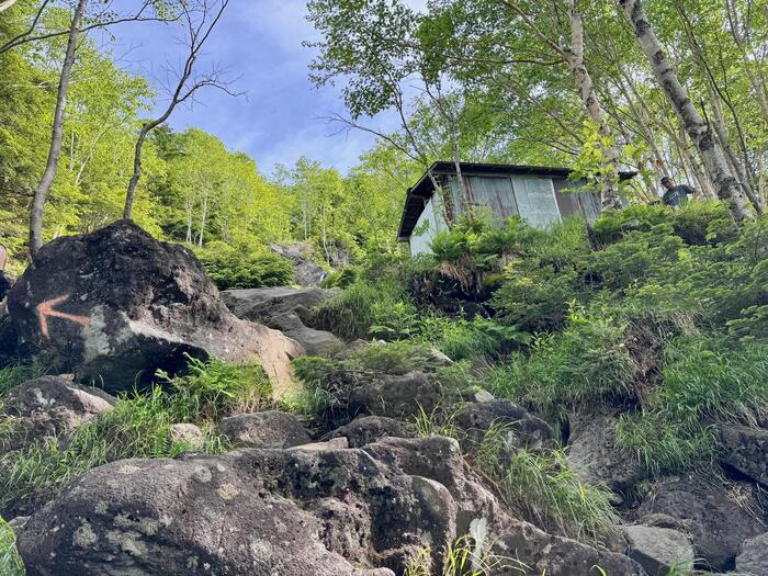 男体山　登山道　8合目　避難小屋