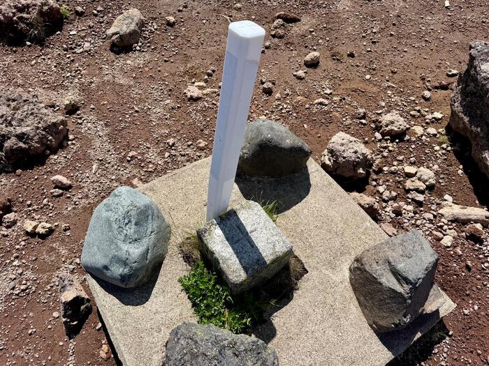 男体山　山頂　一等三角点