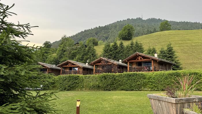 木の温かみを感じるプライベート感のあるシャレー