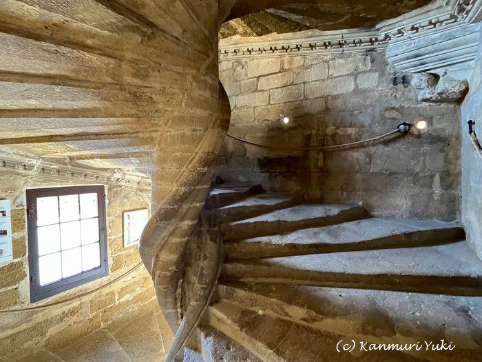 見どころのひとつである階段