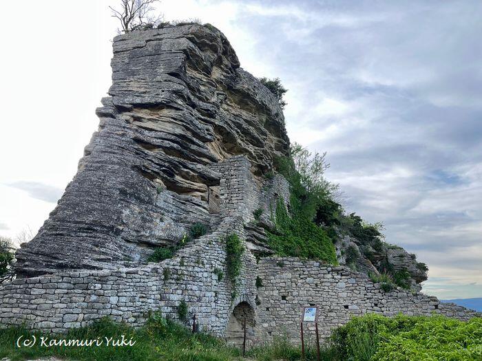 セーニョンの岩