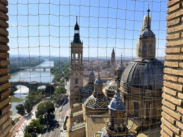 エレベータを降りると目の前にサラダゴの景色