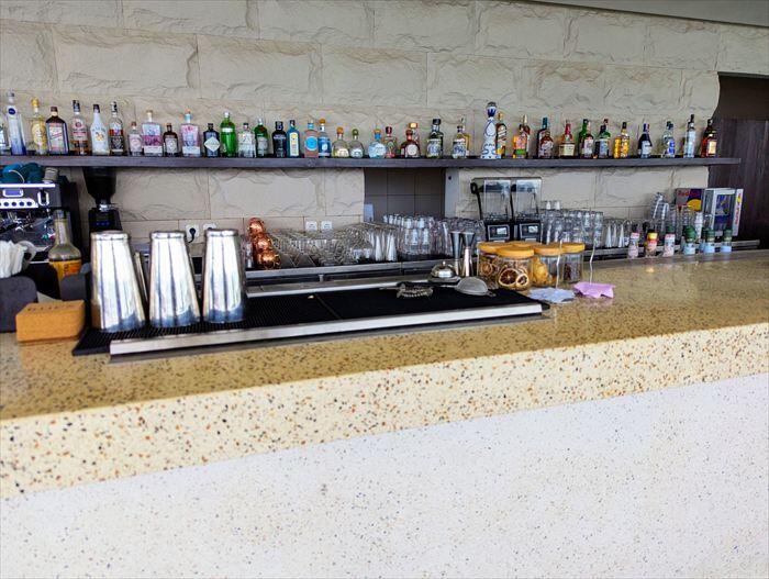 Kliveデッキ4のバーカウンター