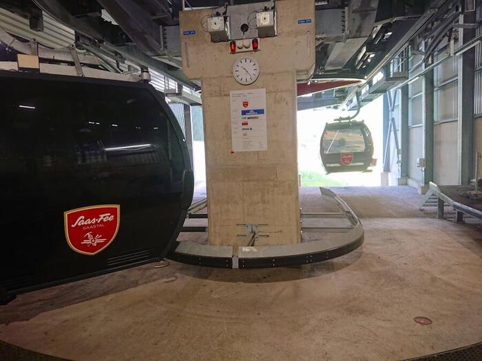 さっそくケーブルカーに乗り込み、出発！