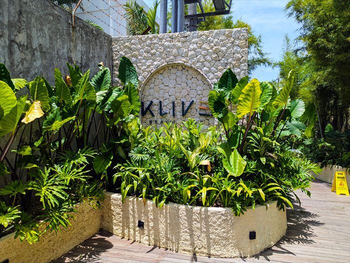 live Beach Clubの入口　看板