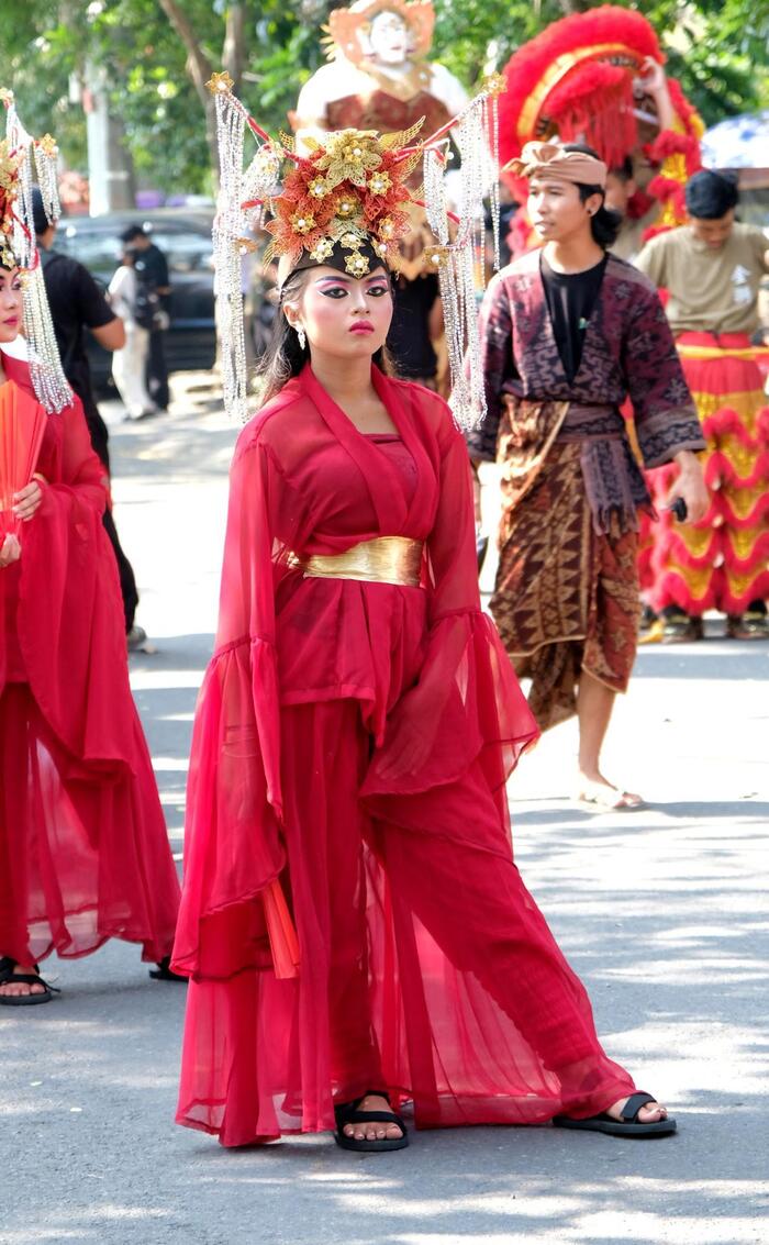 伝統的な衣装やマスク