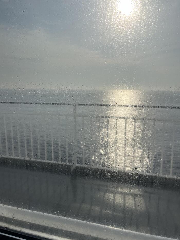 ＜八戸港が近くなり、デッキから撮影した朝日＞