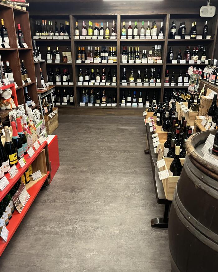 ＜ワインのほかにお土産にもなるおつまみ類があります＞