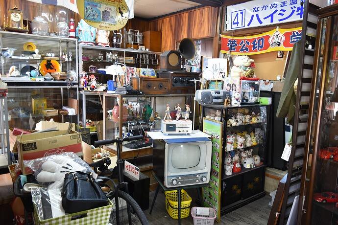 昭和遺産の宝庫・店内の世界