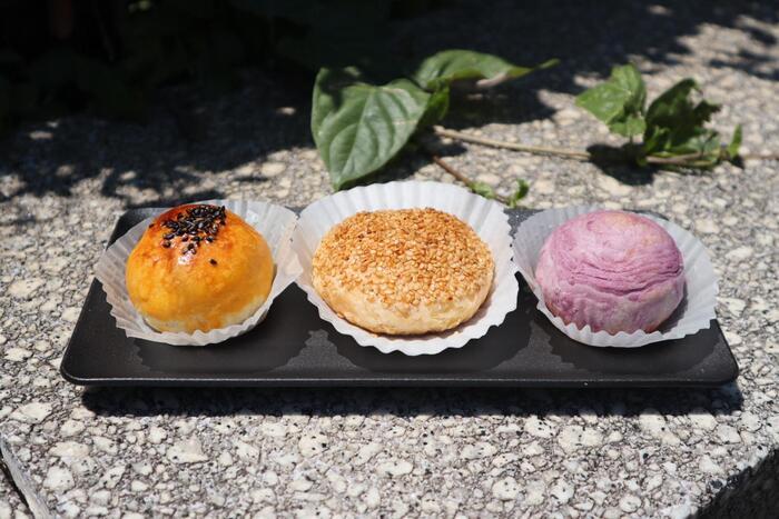 3つ並んだ中華菓子