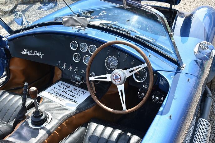 もう一台の主役「コブラ」　運転席