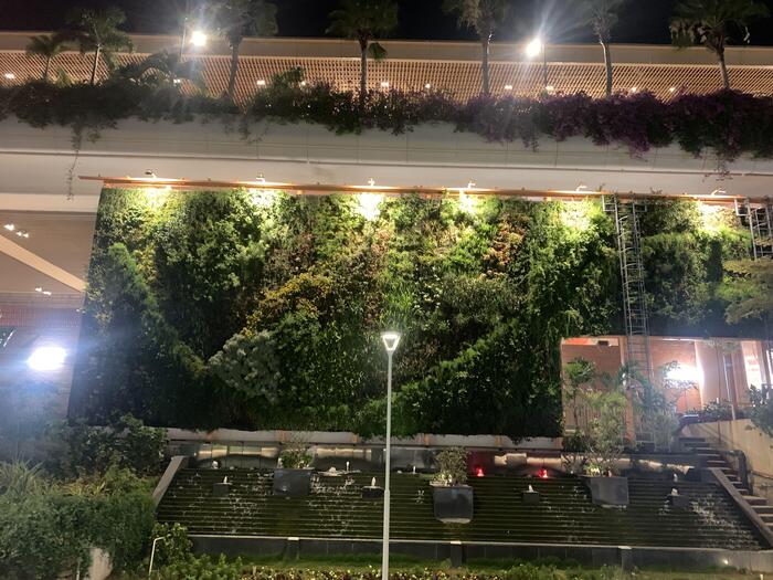 木と緑に囲まれた庭園空港