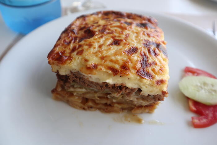 ＜ギリシャの代表料理　ムサカはずっしり食べ応えあり＞
