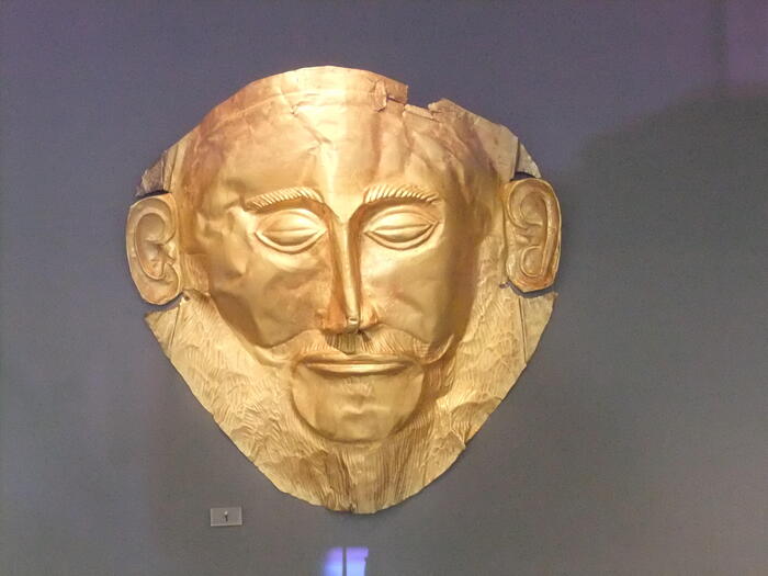 ＜ミケーネ時代の墓から発掘された黄金のマスク＞