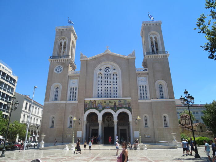 ＜ミトロポレオス大聖堂は中の壁画やイコンも見学おすすめ！＞