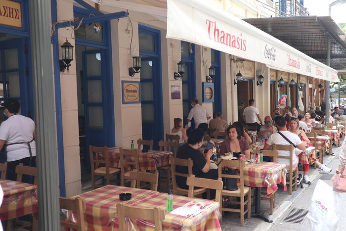 Ｏ Thanasisは広いので予約なしでもＯＫ
