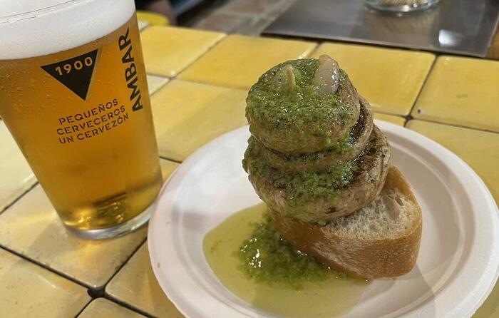 メニューがマッシュルームだけのバルも。ジューシーで美味