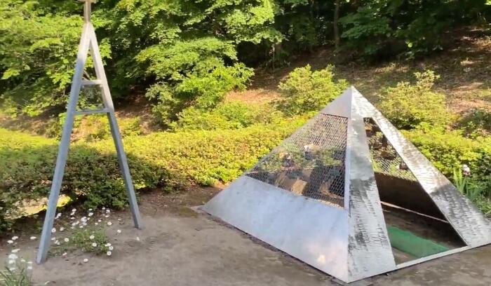 キリストの墓のオブジェ