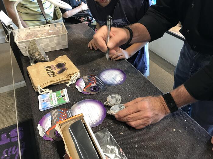 ジオード割り体験