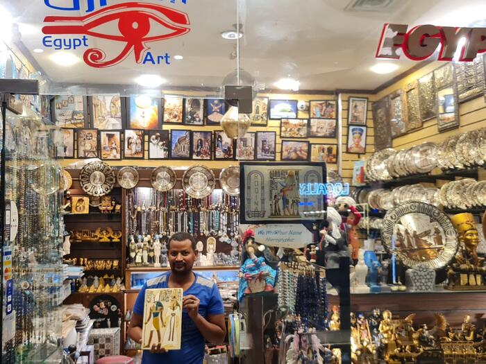 何でも揃うEgypt Art　雑貨店内