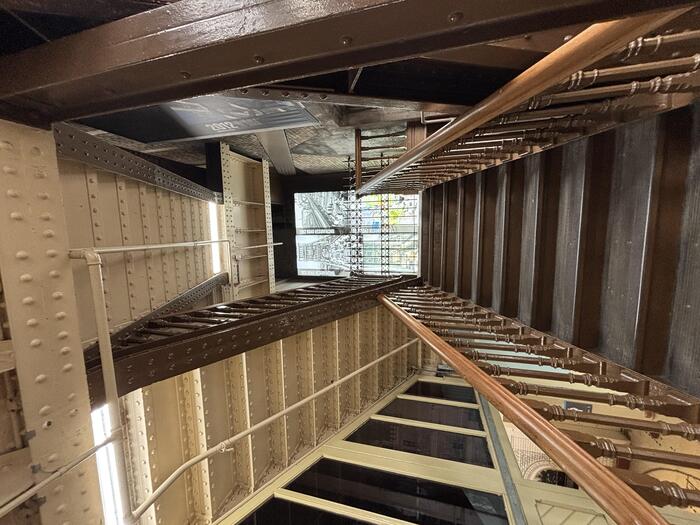 タワーブリッジ内部　階段