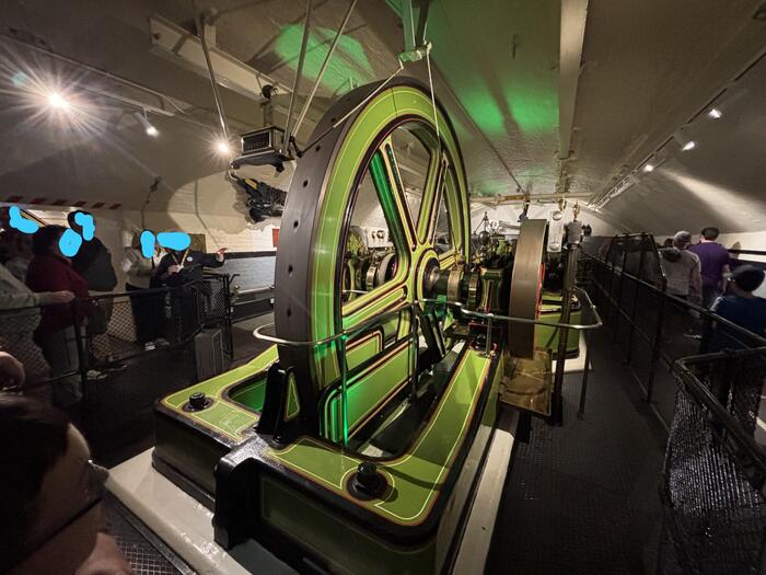 スチームエンジンのレプリカやそのしくみの展示