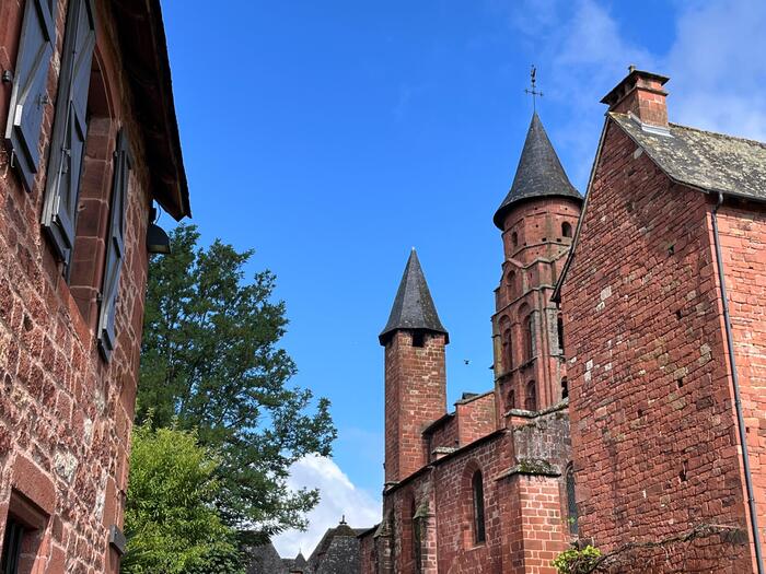 コロンジュ＝ラ＝ルージュ村は、協会創立当初から「フランスの最も美しい村」