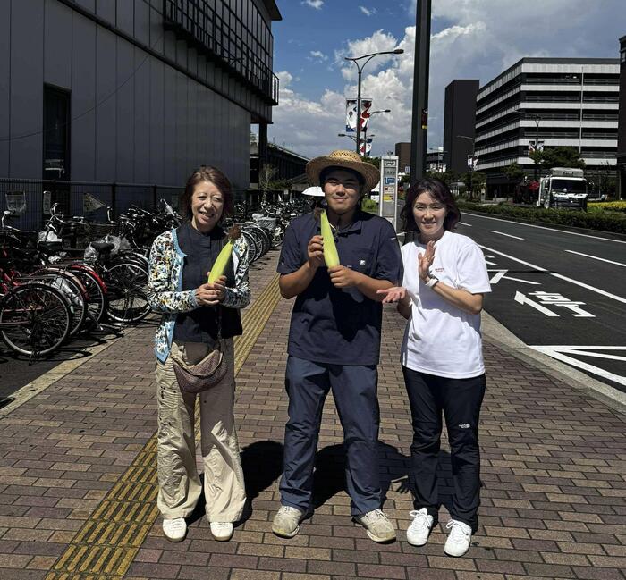 3人の出会いは3年前。「大和農園」の「大和ルージュ」という赤いトウモロコシがきっかけです