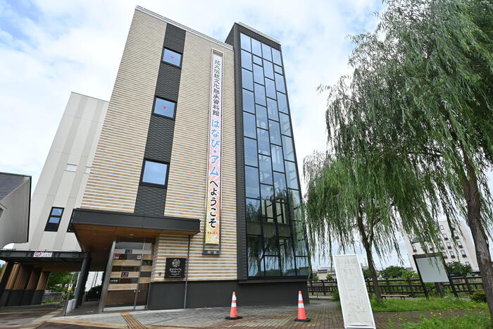 1・2階は生涯学習エリア、3・4階は花火文化を紹介する展示エリア