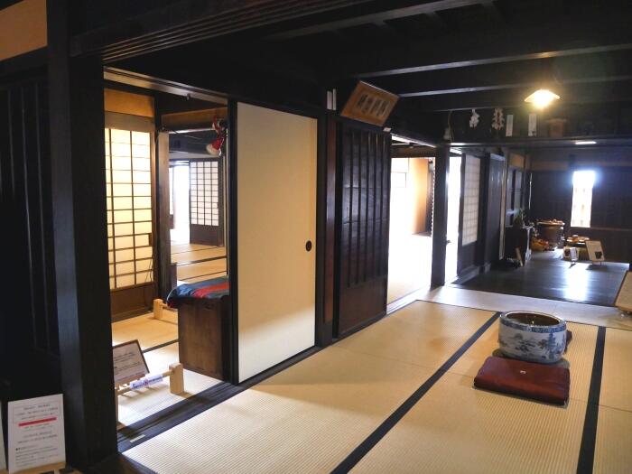 江戸時代からの暮らしぶりがうかがえる居間