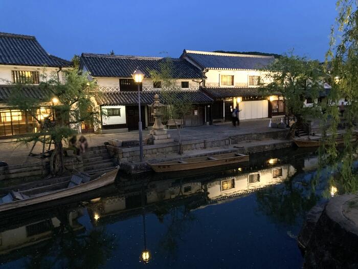 夜の倉敷川沿い