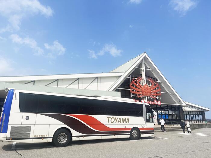 新湊きっときと市場　大型バスの乗り入れ