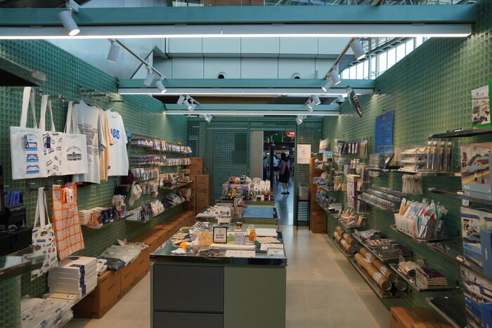 鉄道グッズ専門店　店内