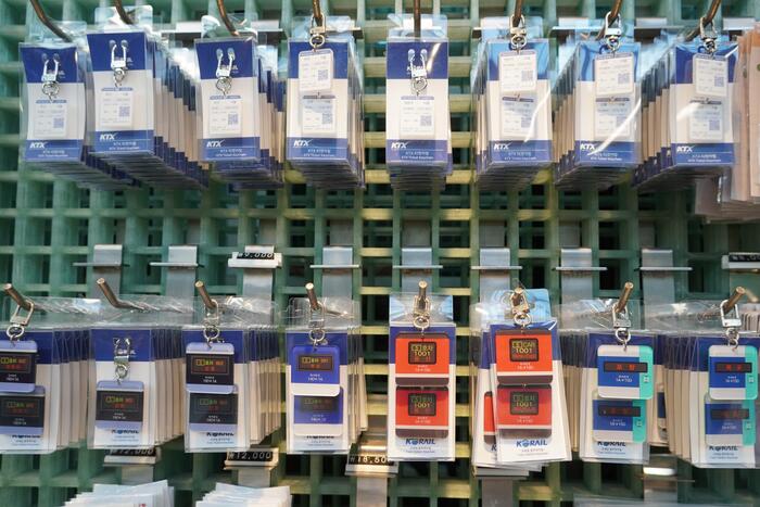 チケットをモチーフにしたキーホルダー