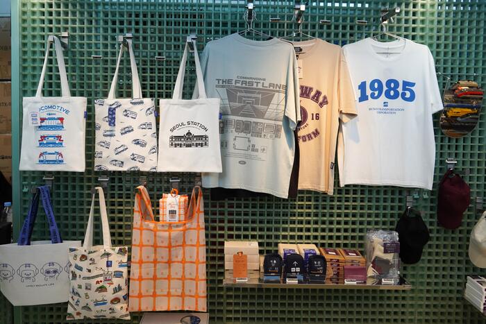 エコバッグやTシャツ