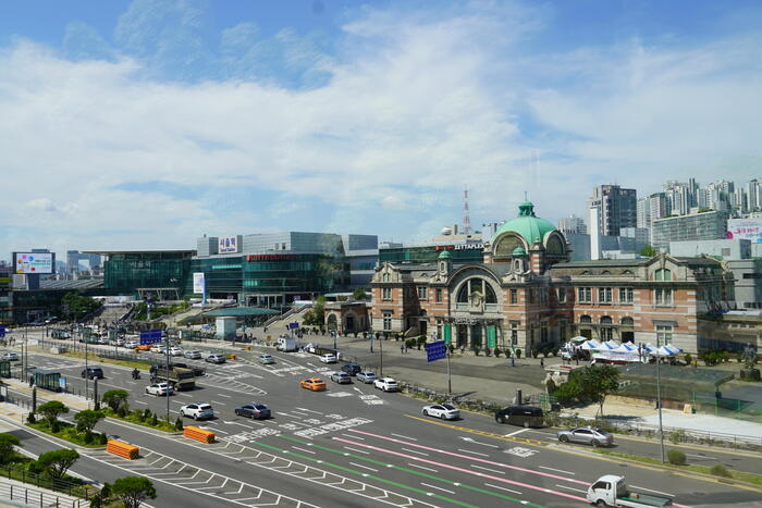 現在のソウル駅と旧ソウル駅、現在と過去を1枚の写真に収めることができる