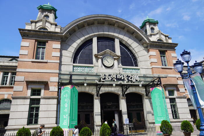 旧ソウル駅舎閉鎖後、2011年に文化駅ソウル284を完工・開館