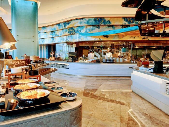 ロビー奥のレストラン「磊（らい）