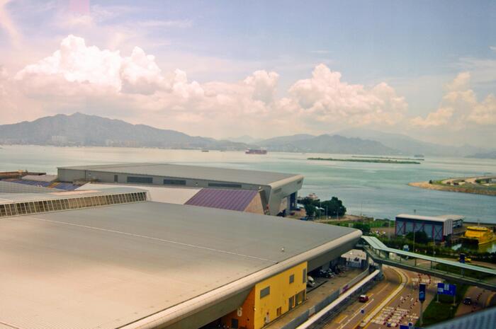 ホテルの窓からみた「アジアワールド・エキスポ（亞洲国際博覧館)」