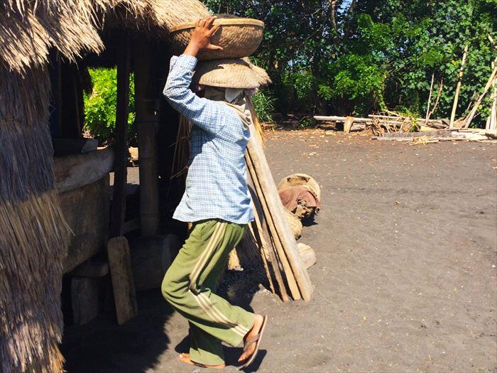 クサンバの塩収穫