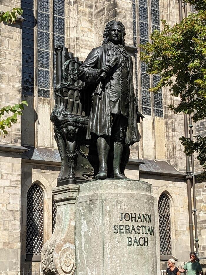 ①バッハの像.jpg