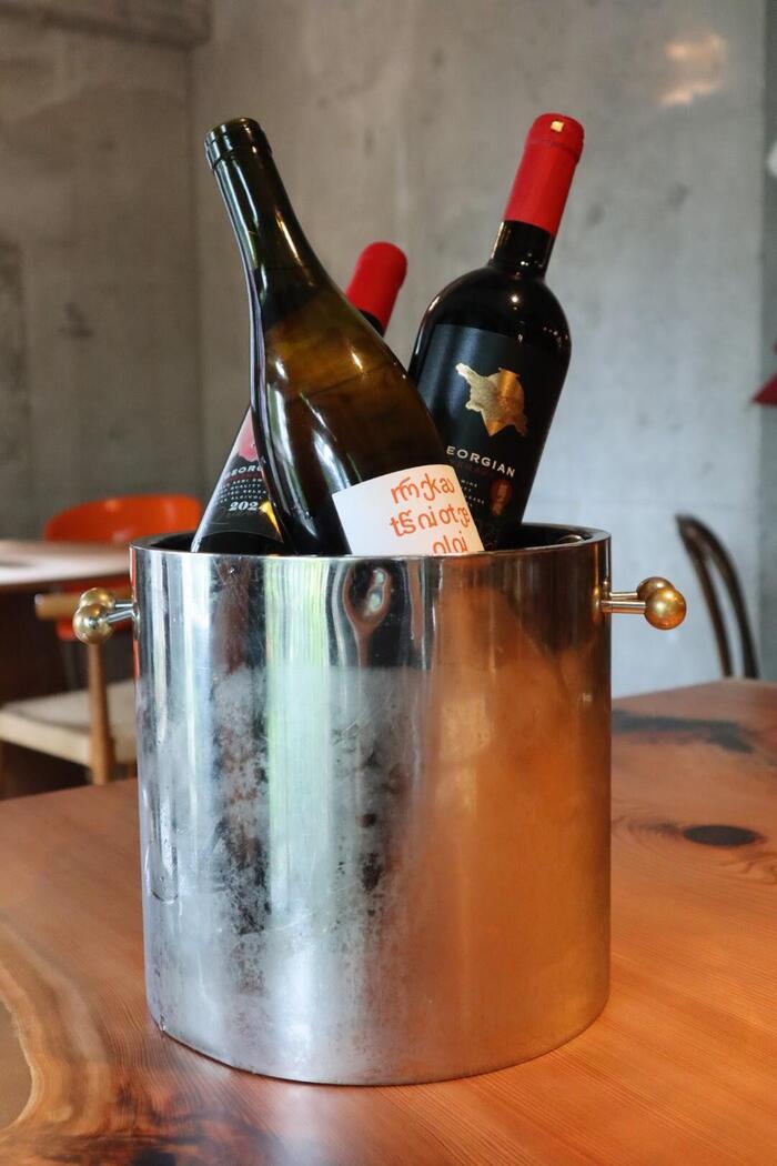 アイスペールの中のワインボトル