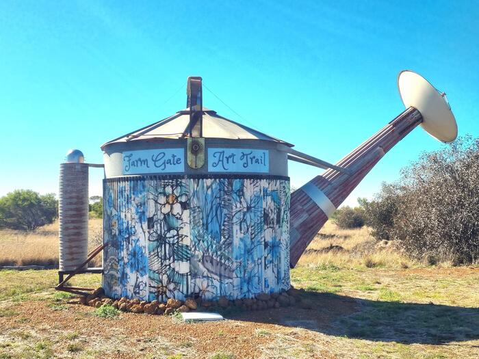 サイロを再利用した巨大ジョウロ