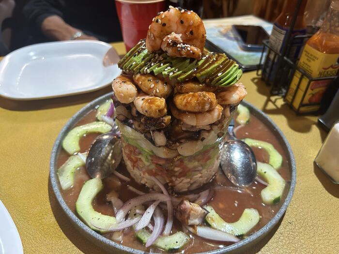 見た目にも派手なメキシコ料理