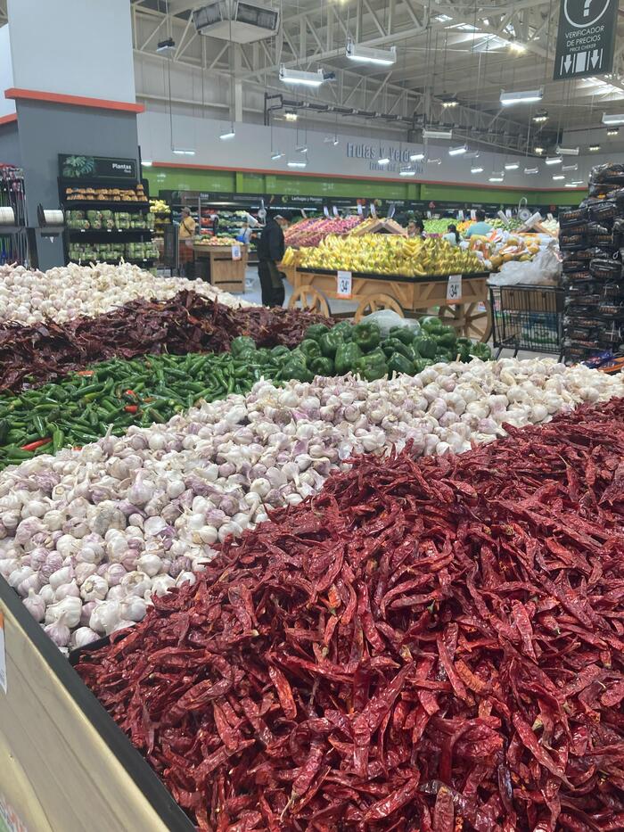 スーパーで大量に売られているチリ