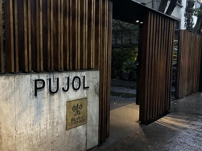 レストラン「Pujol」