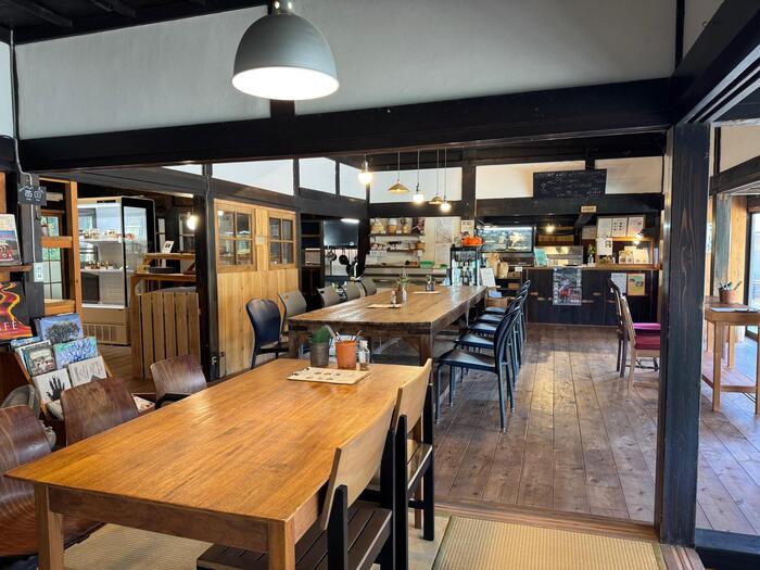 ハーブ農家が営む古民家レストラン「naeme farmers stand」店内