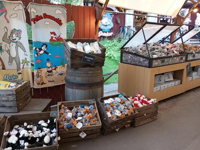 ペットボトルは1本40Kで割高に販売されている