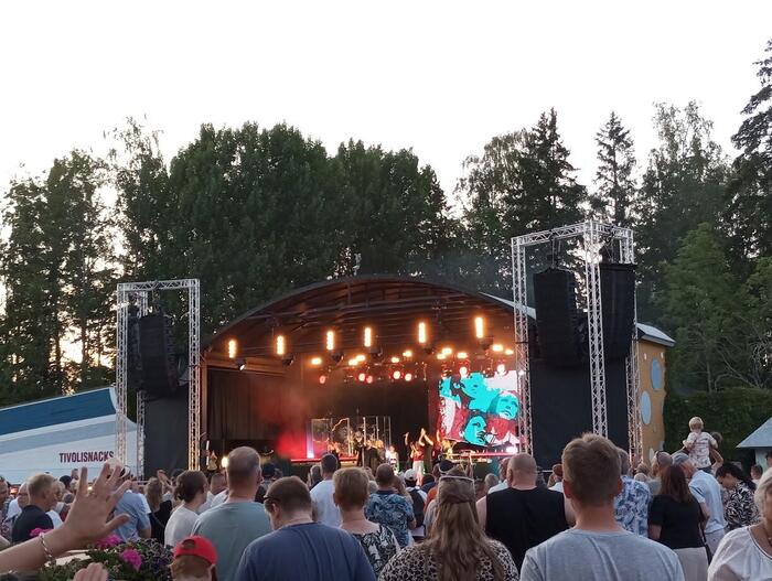 ライブ！世界的バンドも登場するステージ