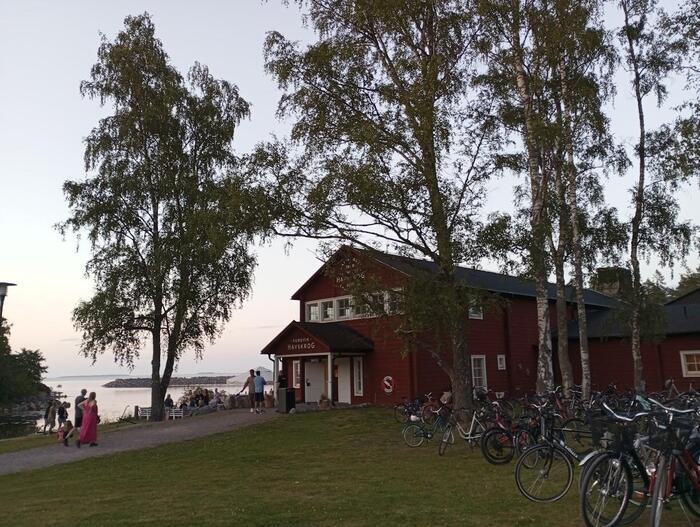 バルト海を見渡せるホテルやキャンプ場、コテージもあり宿泊施設